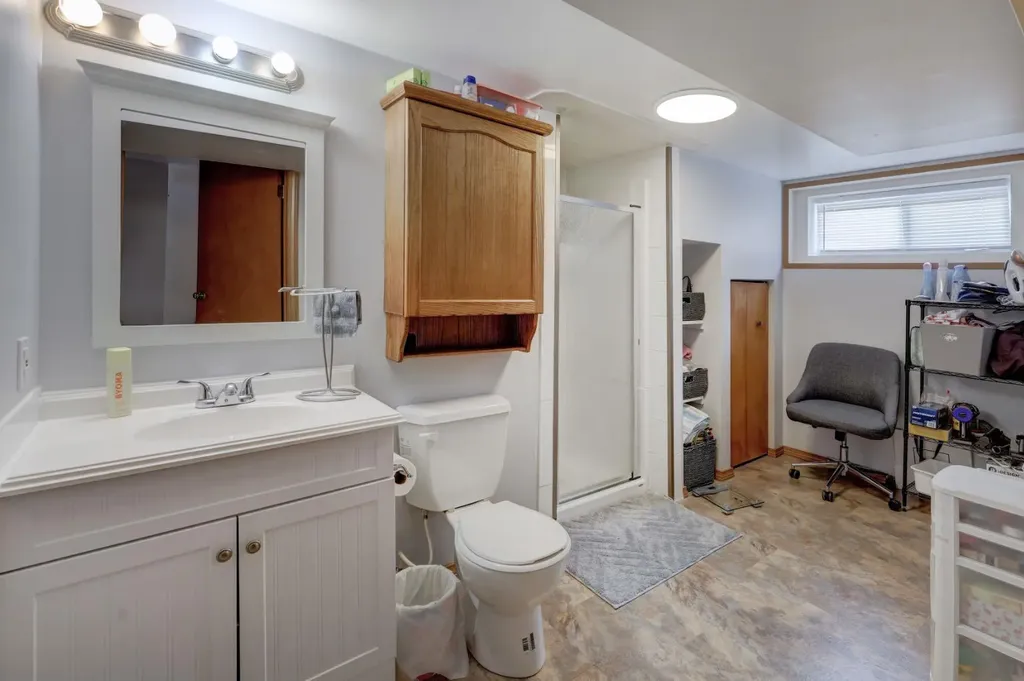 3432 3 Avenue NW Calgary AB T2N 0M3
