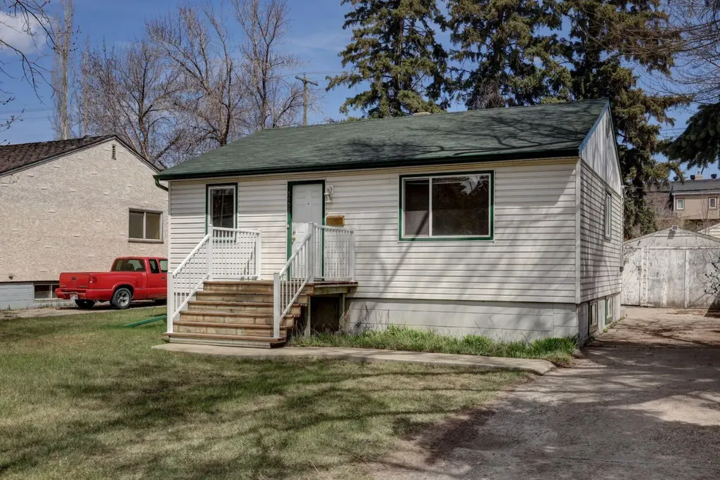 3432 3 Avenue NW Calgary AB T2N 0M3