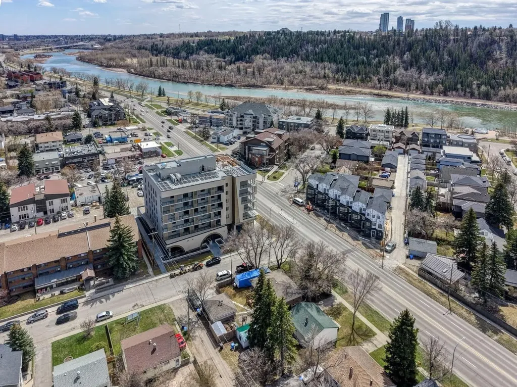 3432 3 Avenue NW Calgary AB T2N 0M3