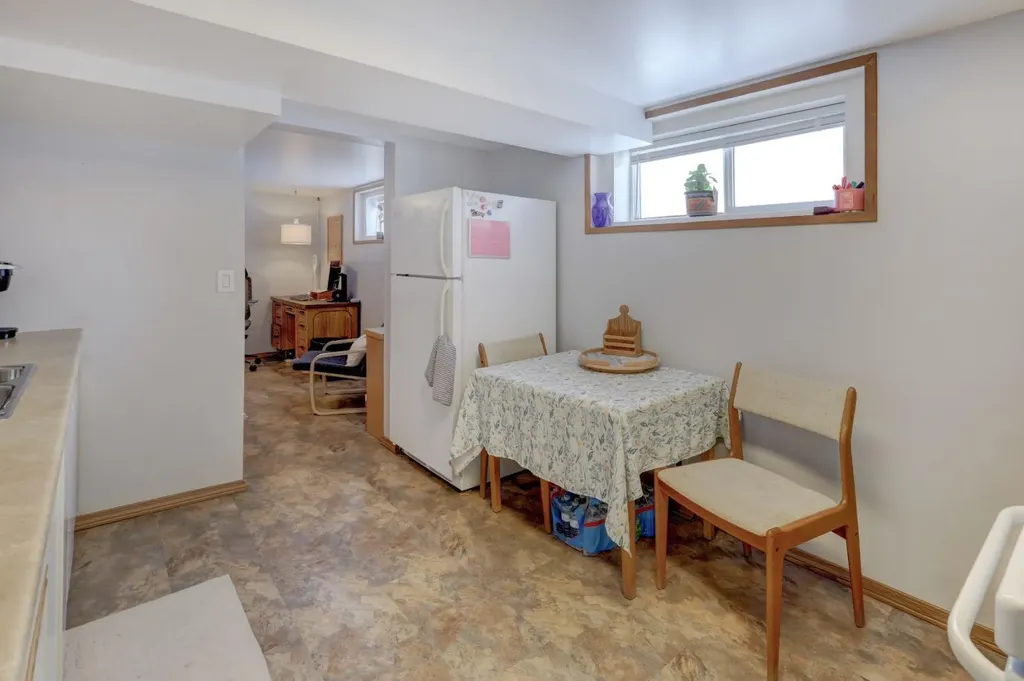 3432 3 Avenue NW Calgary AB T2N 0M3
