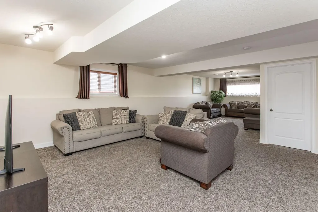 229 Jaspar Crescent Red Deer AB T4P 0G9