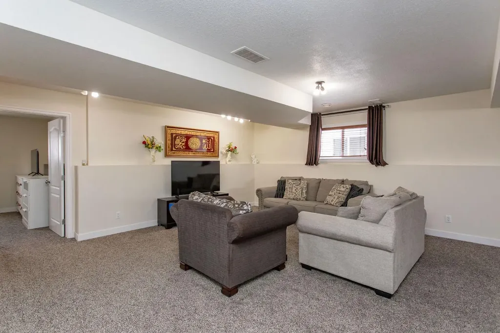 229 Jaspar Crescent Red Deer AB T4P 0G9