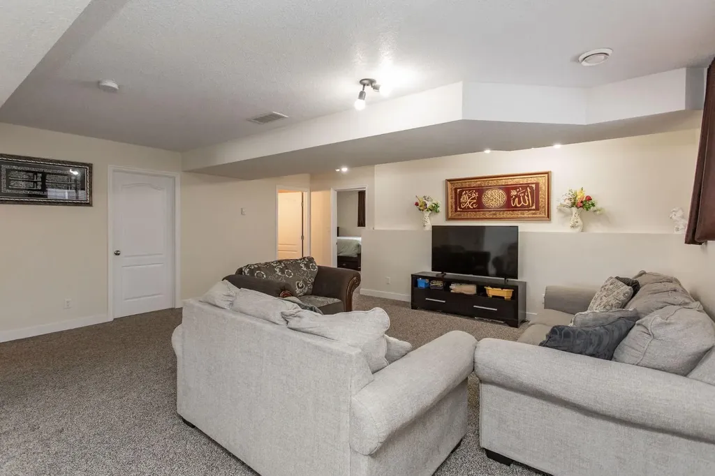 229 Jaspar Crescent Red Deer AB T4P 0G9