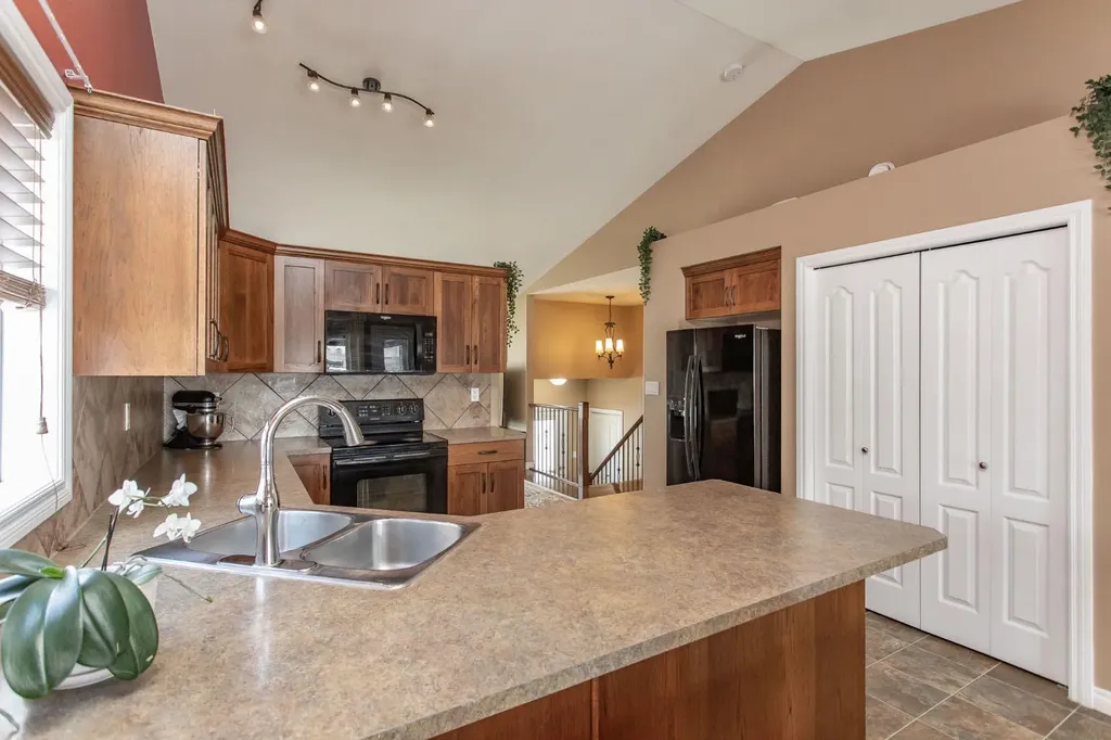 229 Jaspar Crescent Red Deer AB T4P 0G9