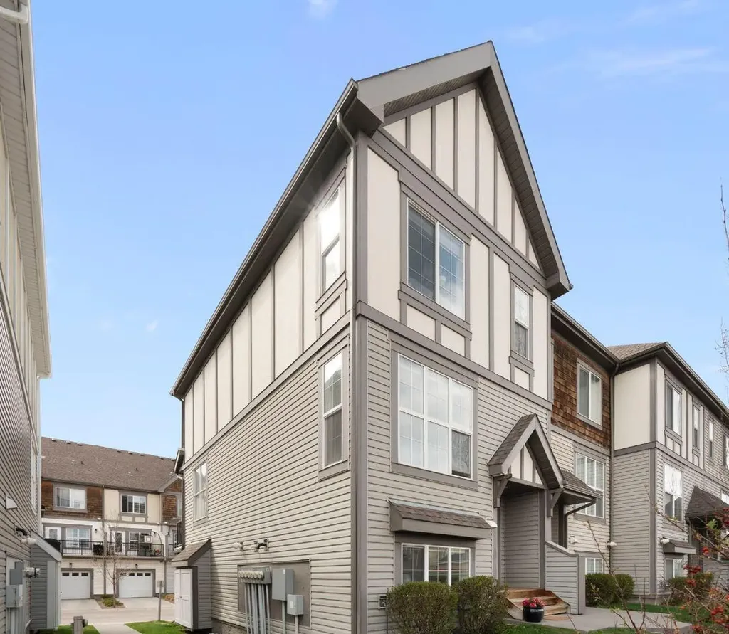 130 New Brighton Way SE Calgary AB T2Z 1H7