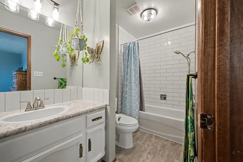 677 Wallace Drive Carstairs AB T0M0N0