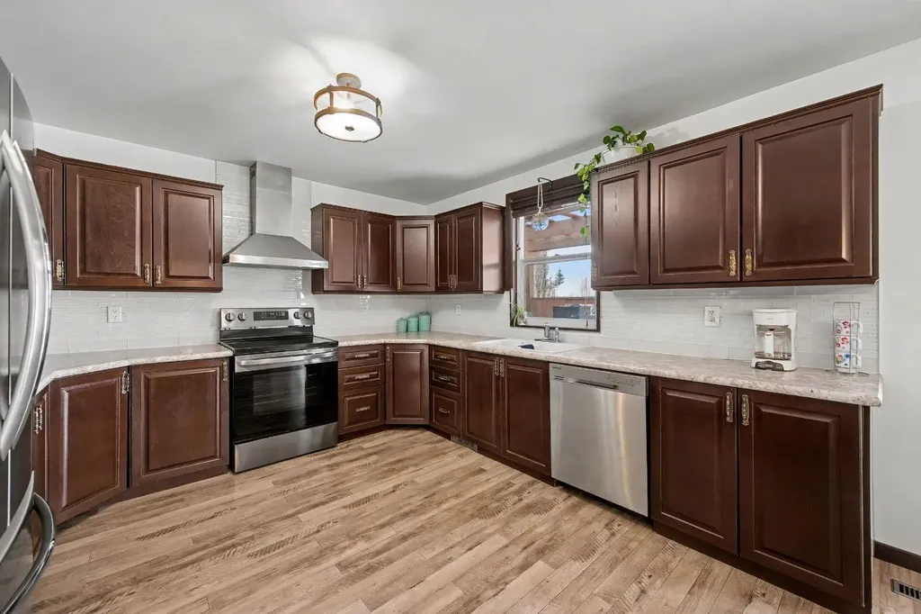 677 Wallace Drive Carstairs AB T0M0N0