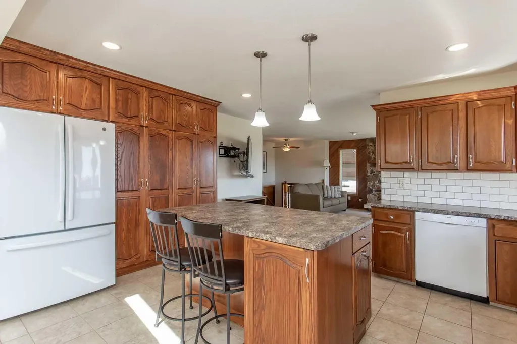13 43 Avenue Close Lacombe AB T4L 1V8