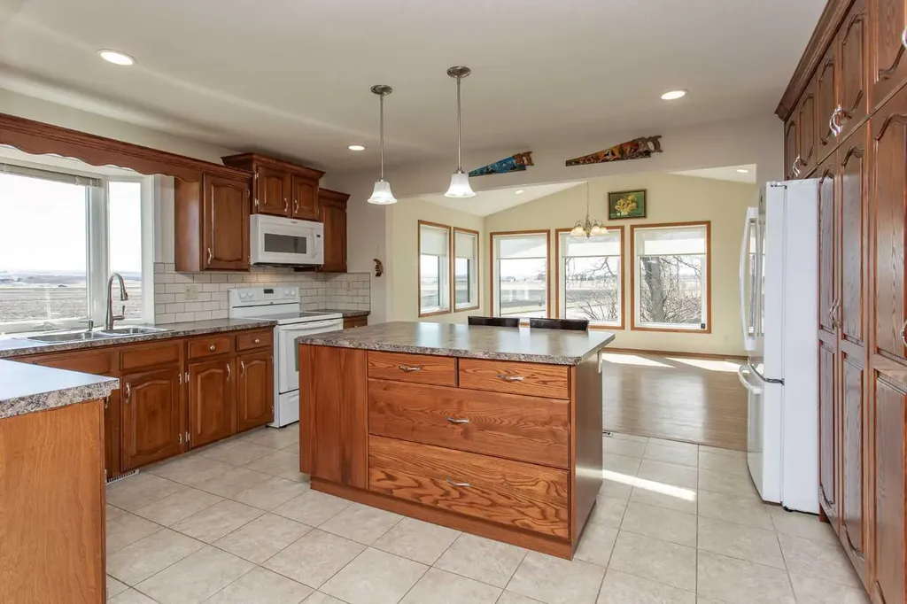 13 43 Avenue Close Lacombe AB T4L 1V8