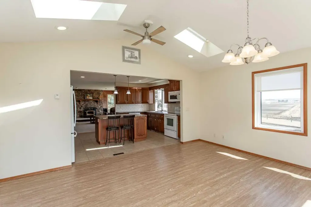 13 43 Avenue Close Lacombe AB T4L 1V8