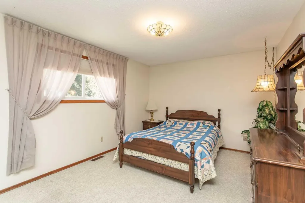 13 43 Avenue Close Lacombe AB T4L 1V8