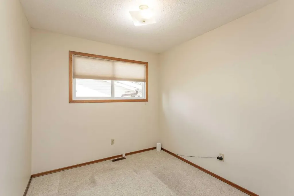 13 43 Avenue Close Lacombe AB T4L 1V8