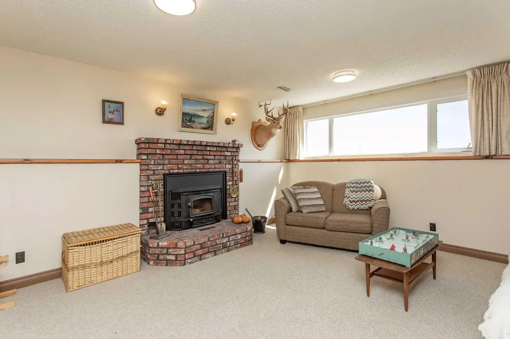 13 43 Avenue Close Lacombe AB T4L 1V8