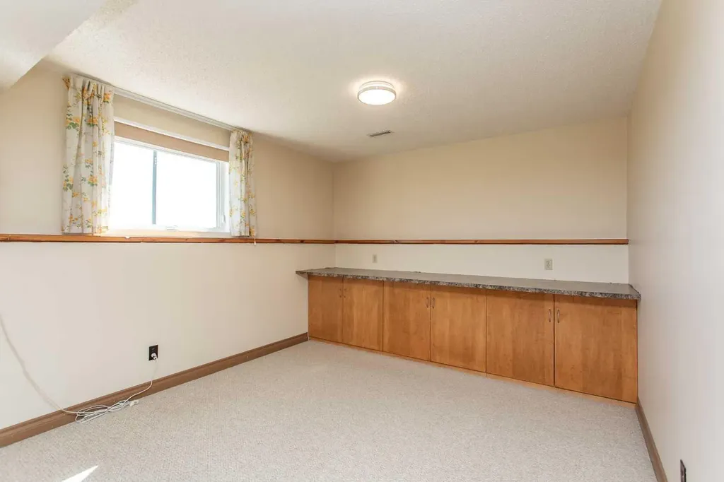 13 43 Avenue Close Lacombe AB T4L 1V8
