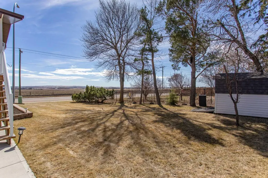 13 43 Avenue Close Lacombe AB T4L 1V8