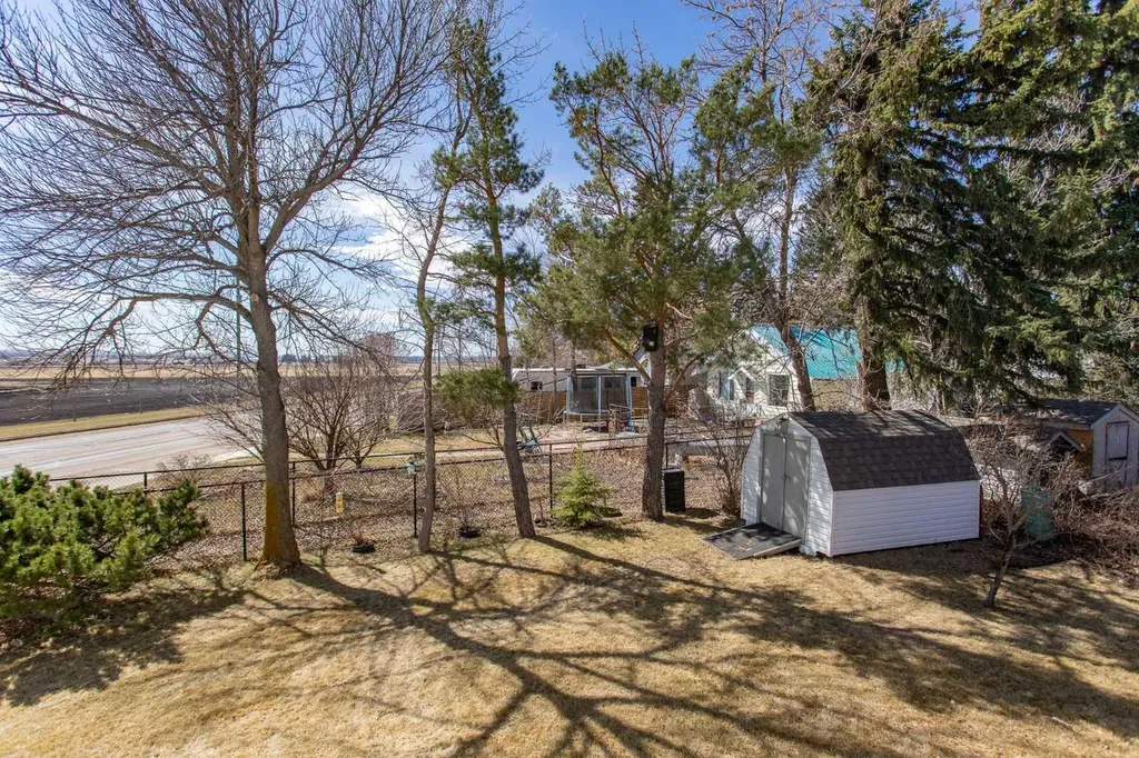 13 43 Avenue Close Lacombe AB T4L 1V8