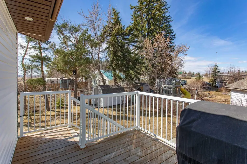 13 43 Avenue Close Lacombe AB T4L 1V8
