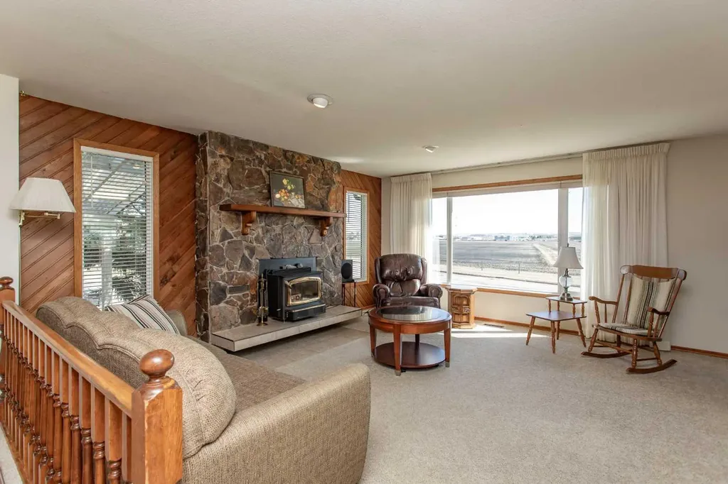 13 43 Avenue Close Lacombe AB T4L 1V8