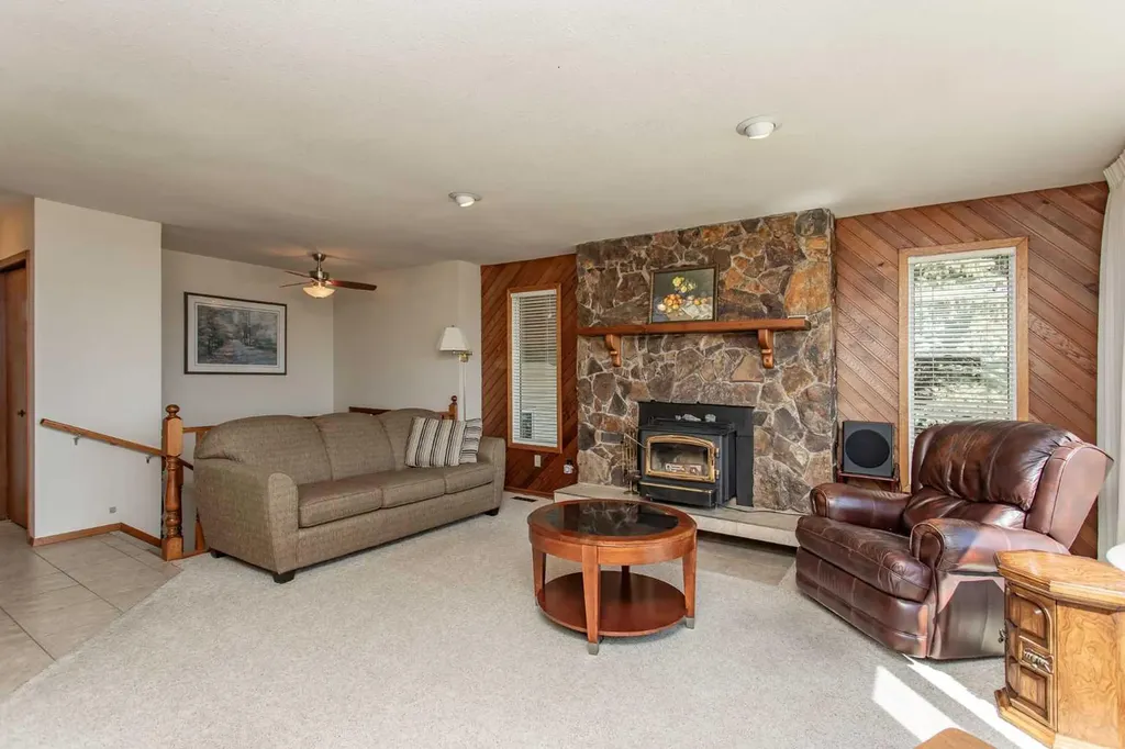 13 43 Avenue Close Lacombe AB T4L 1V8