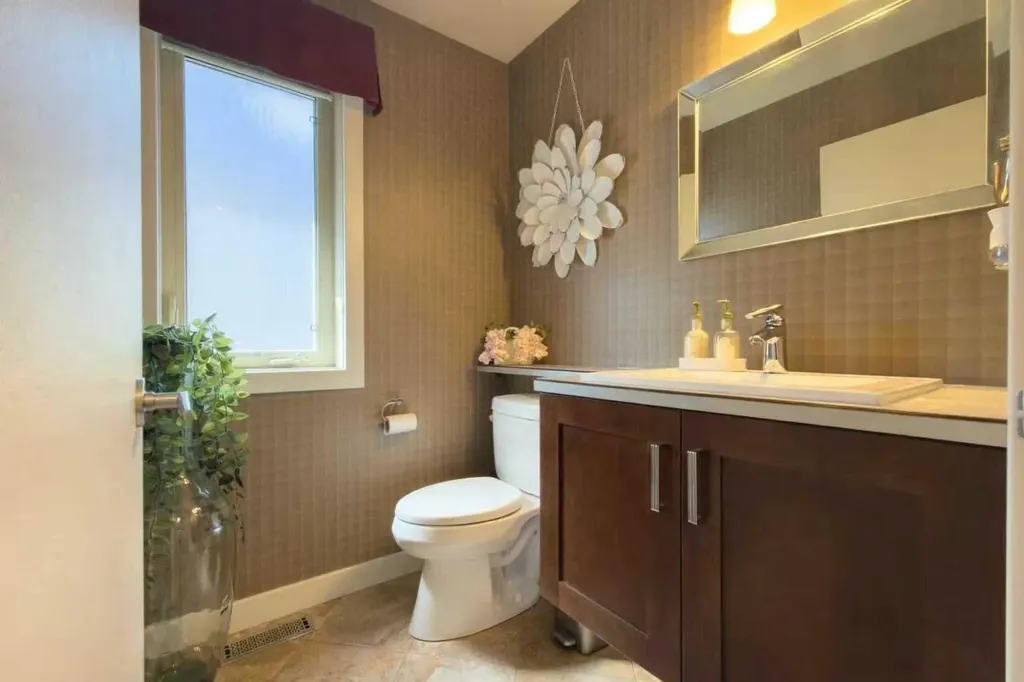 534 Canyon Cove W Lethbridge AB T1K 2N4
