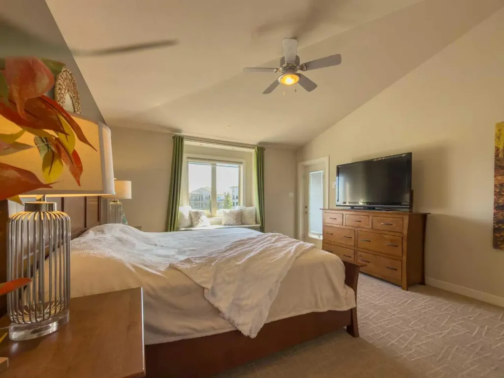 534 Canyon Cove W Lethbridge AB T1K 2N4