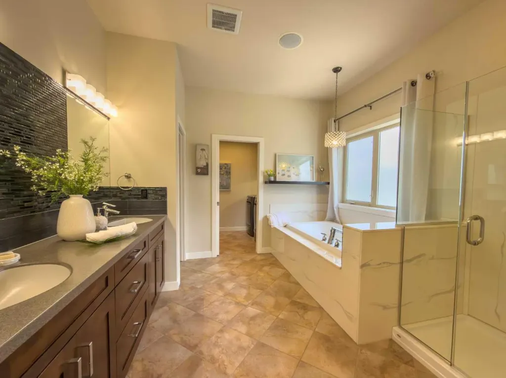 534 Canyon Cove W Lethbridge AB T1K 2N4