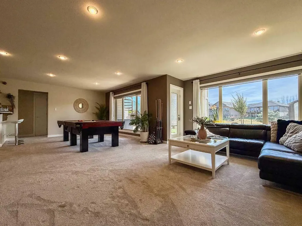 534 Canyon Cove W Lethbridge AB T1K 2N4