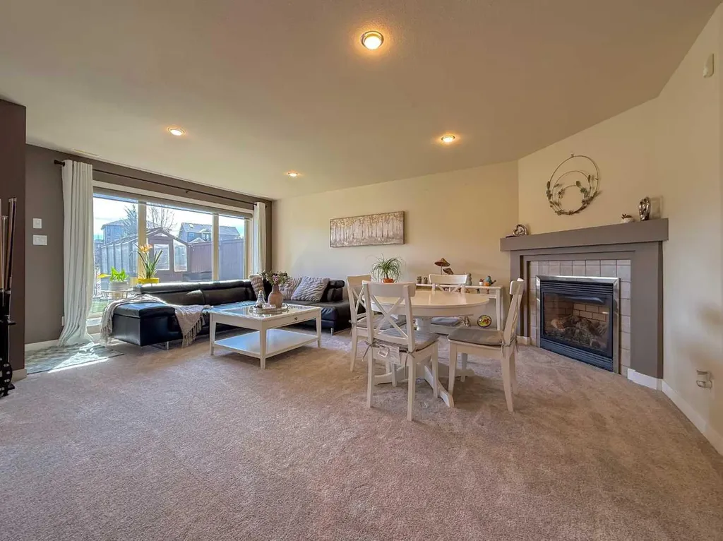 534 Canyon Cove W Lethbridge AB T1K 2N4