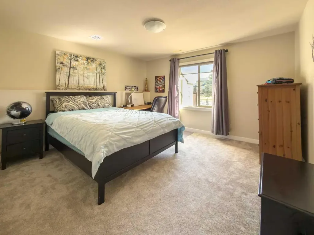 534 Canyon Cove W Lethbridge AB T1K 2N4
