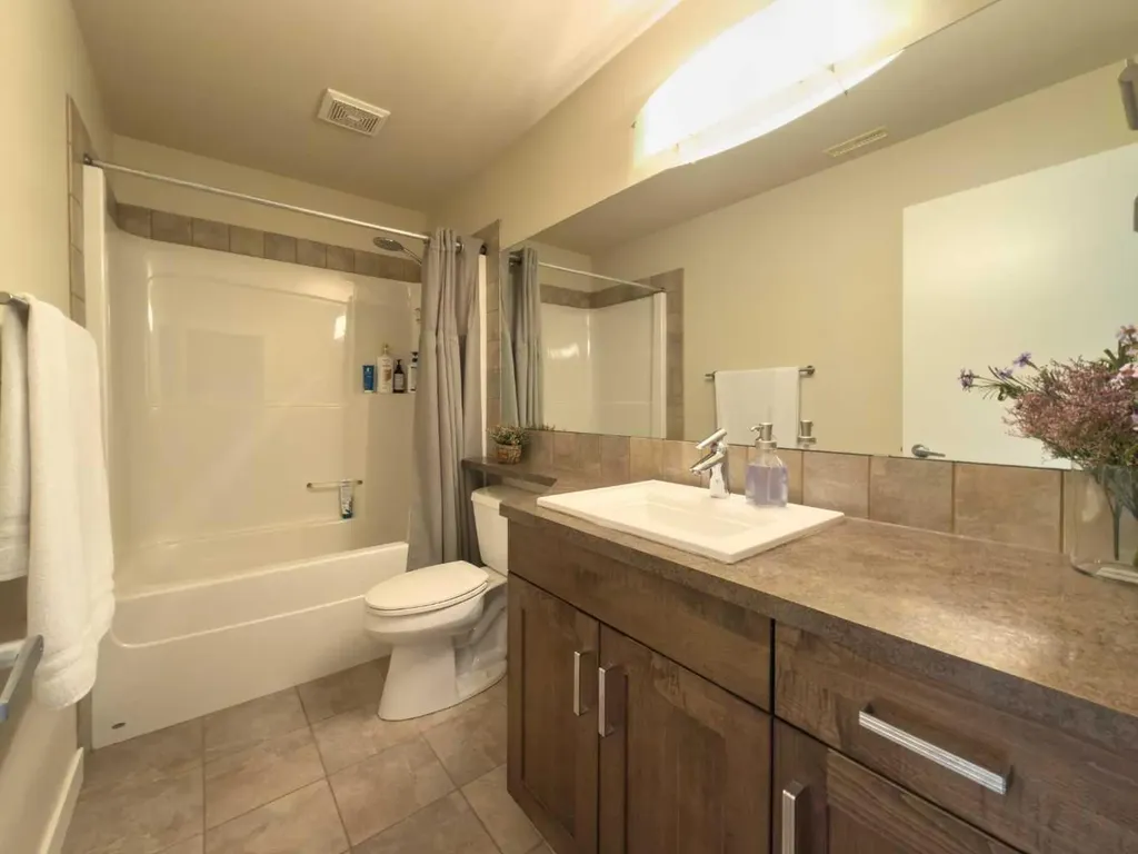 534 Canyon Cove W Lethbridge AB T1K 2N4