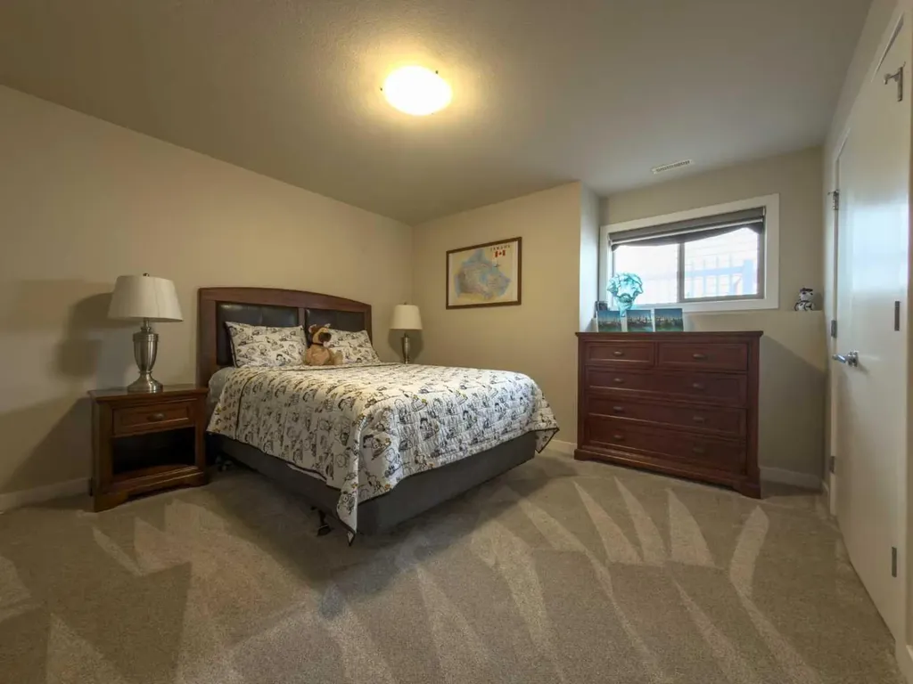534 Canyon Cove W Lethbridge AB T1K 2N4