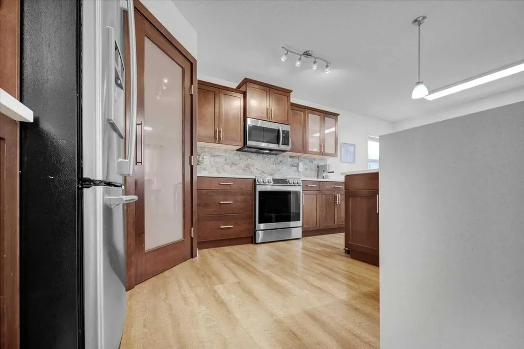 1009 Channelside Way SW Airdrie AB T4B 3H9