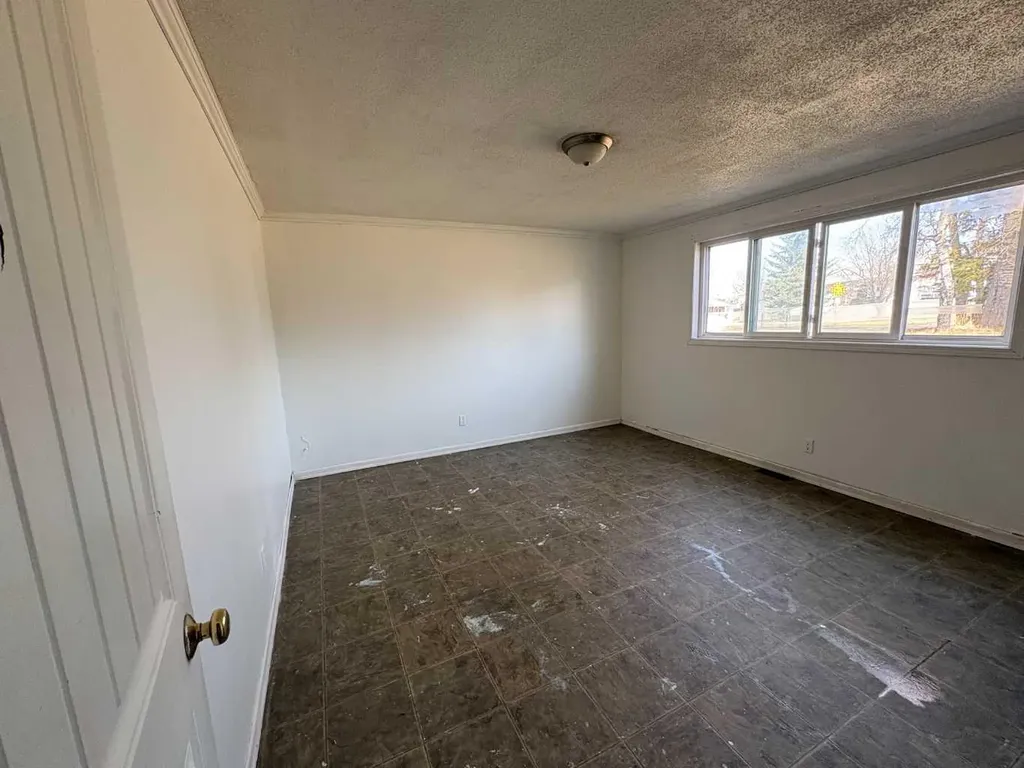 5816 60 Avenue Rocky Mountain House AB T4T 1K2