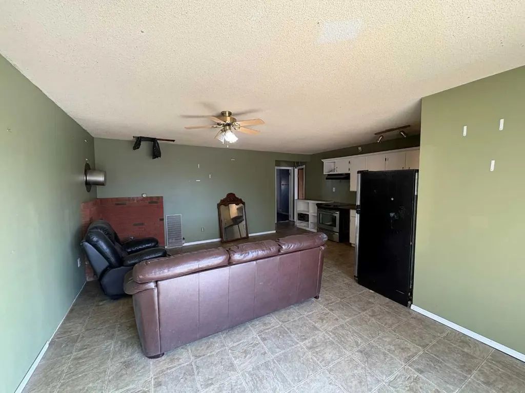 5816 60 Avenue Rocky Mountain House AB T4T 1K2