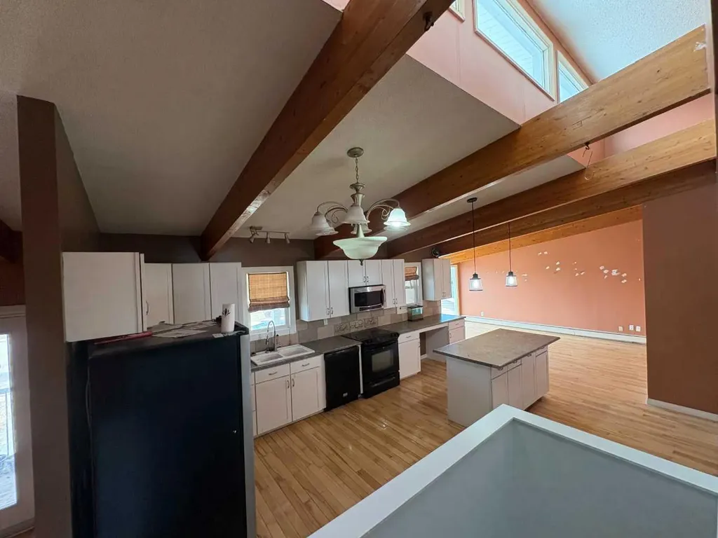 5816 60 Avenue Rocky Mountain House AB T4T 1K2