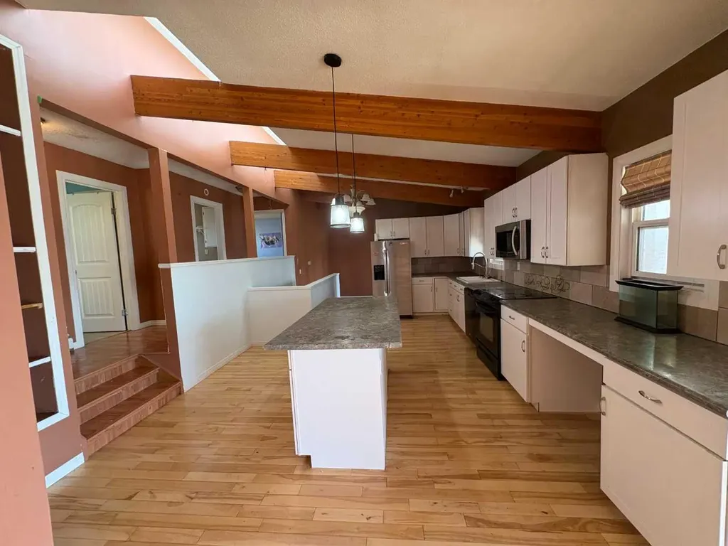 5816 60 Avenue Rocky Mountain House AB T4T 1K2