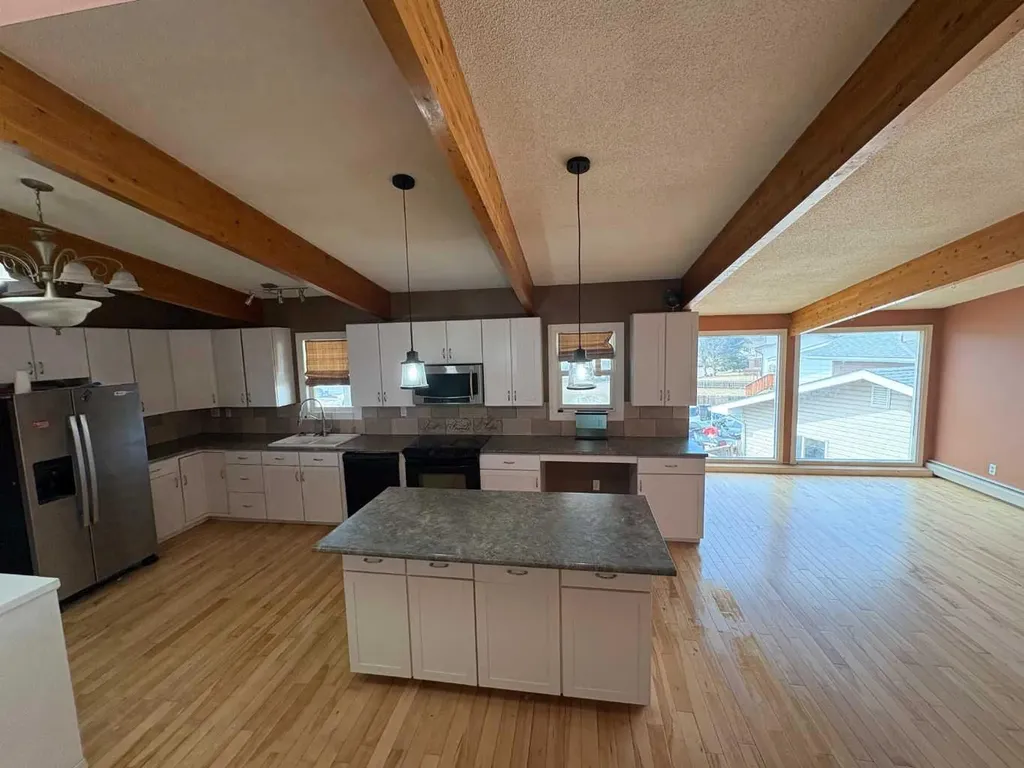 5816 60 Avenue Rocky Mountain House AB T4T 1K2