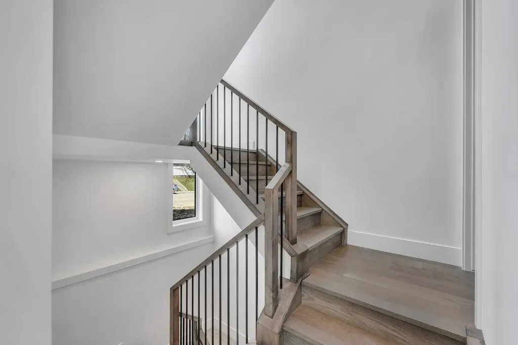 3919 23 Avenue SW Calgary AB T3E 0J9