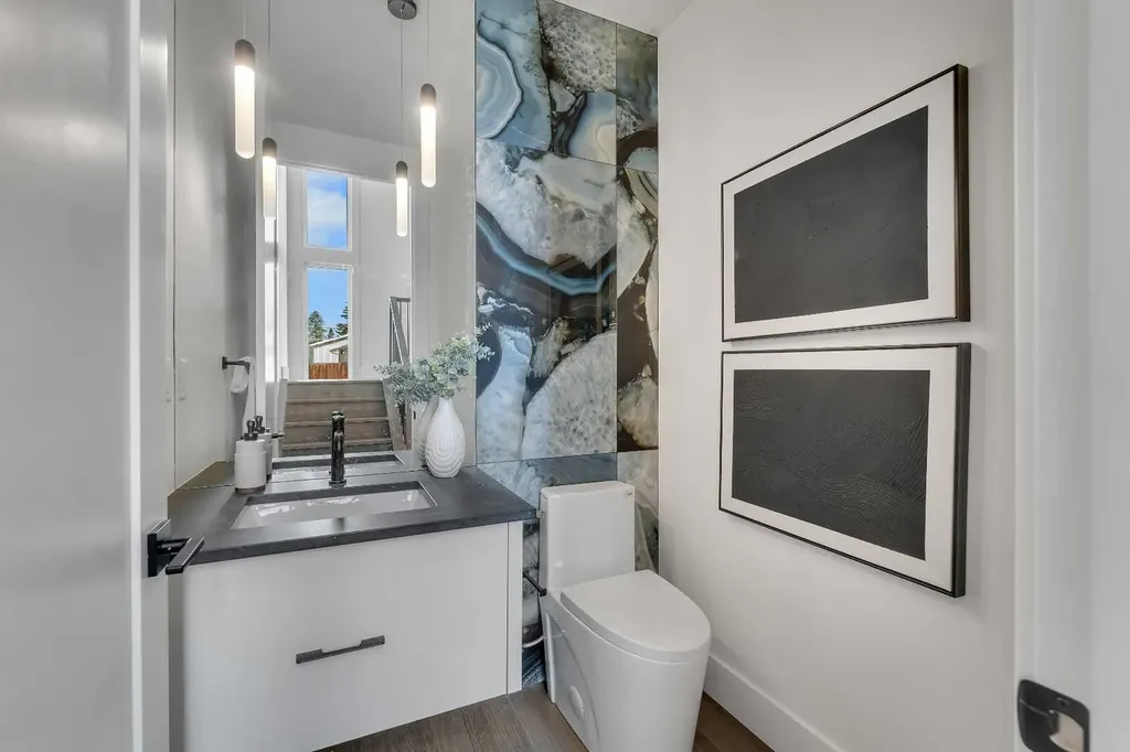 3919 23 Avenue SW Calgary AB T3E 0J9