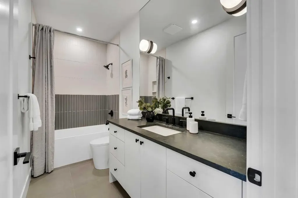 3919 23 Avenue SW Calgary AB T3E 0J9