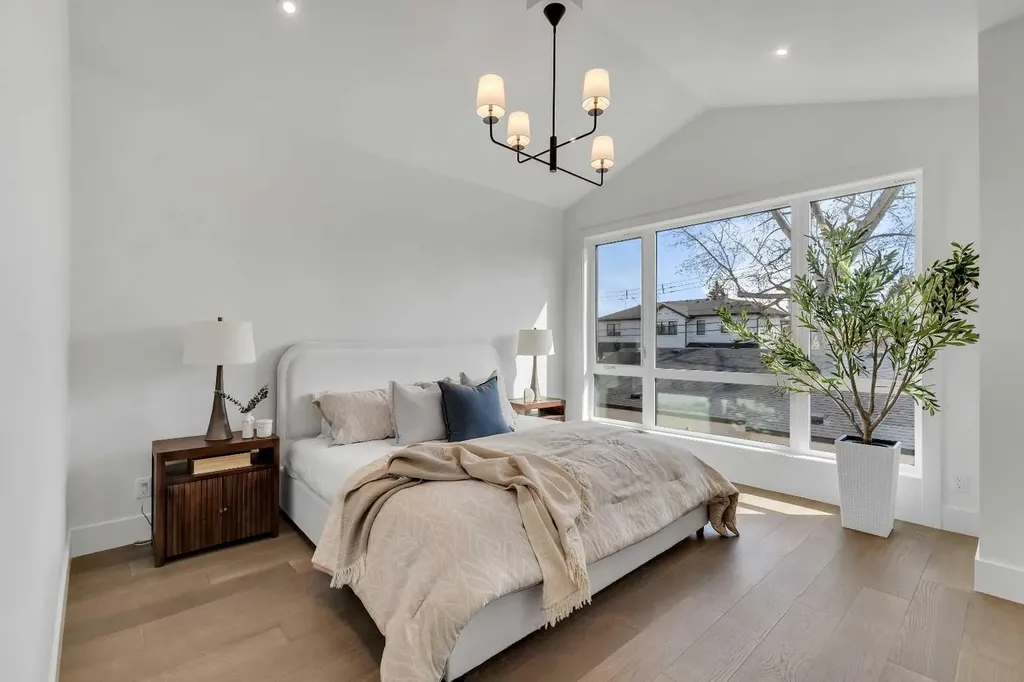3919 23 Avenue SW Calgary AB T3E 0J9