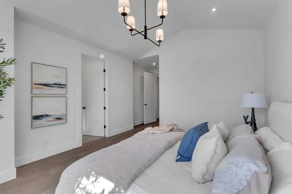 3919 23 Avenue SW Calgary AB T3E 0J9