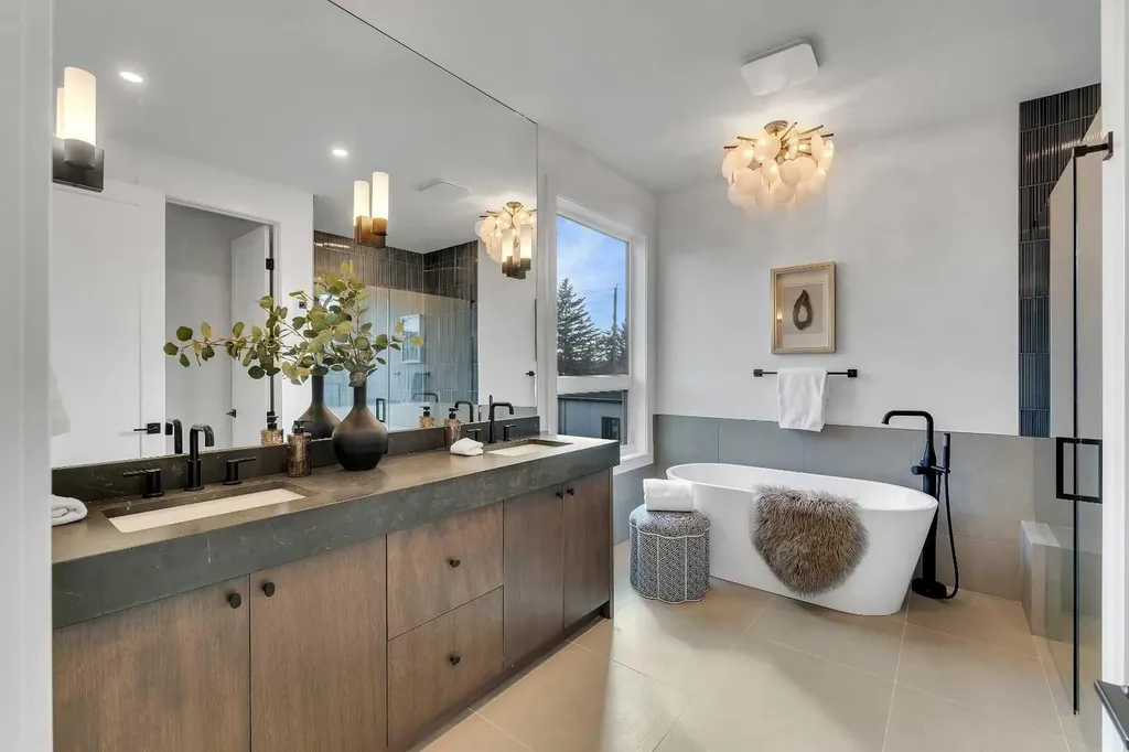 3919 23 Avenue SW Calgary AB T3E 0J9
