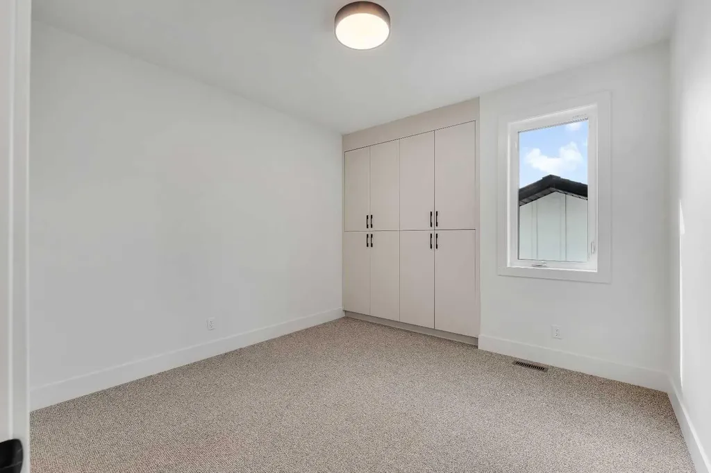 3919 23 Avenue SW Calgary AB T3E 0J9