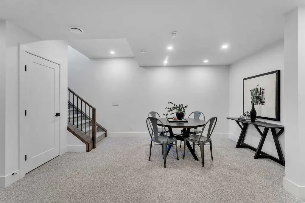 3919 23 Avenue SW Calgary AB T3E 0J9