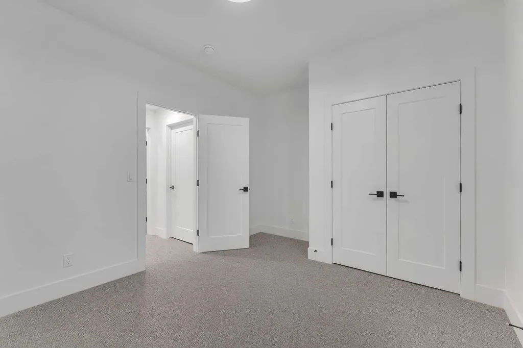 3919 23 Avenue SW Calgary AB T3E 0J9