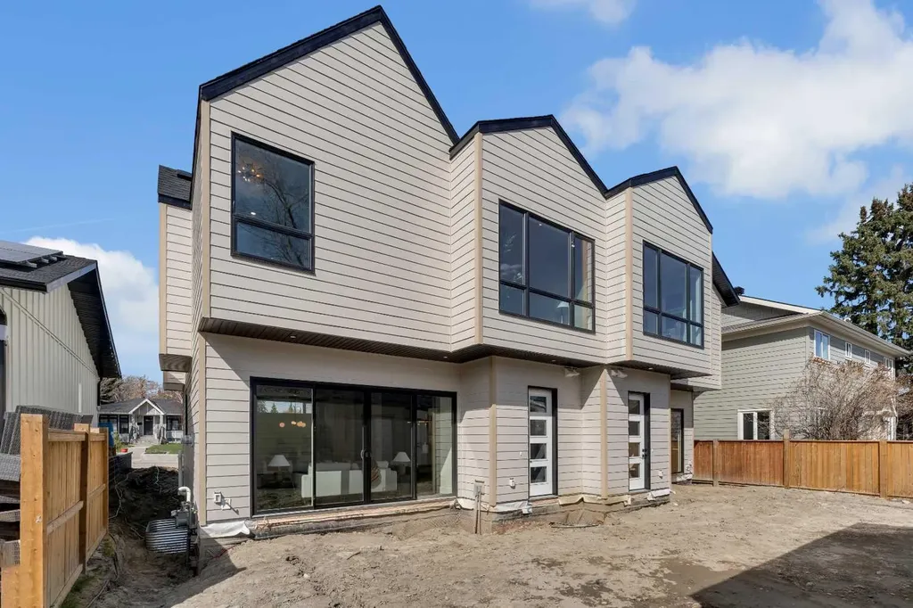 3919 23 Avenue SW Calgary AB T3E 0J9