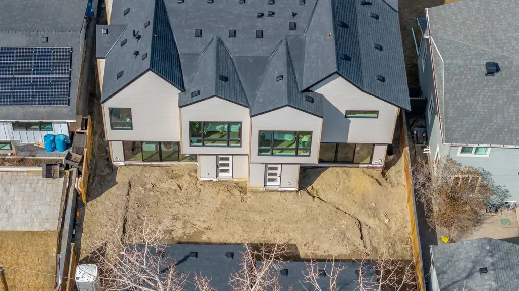 3919 23 Avenue SW Calgary AB T3E 0J9