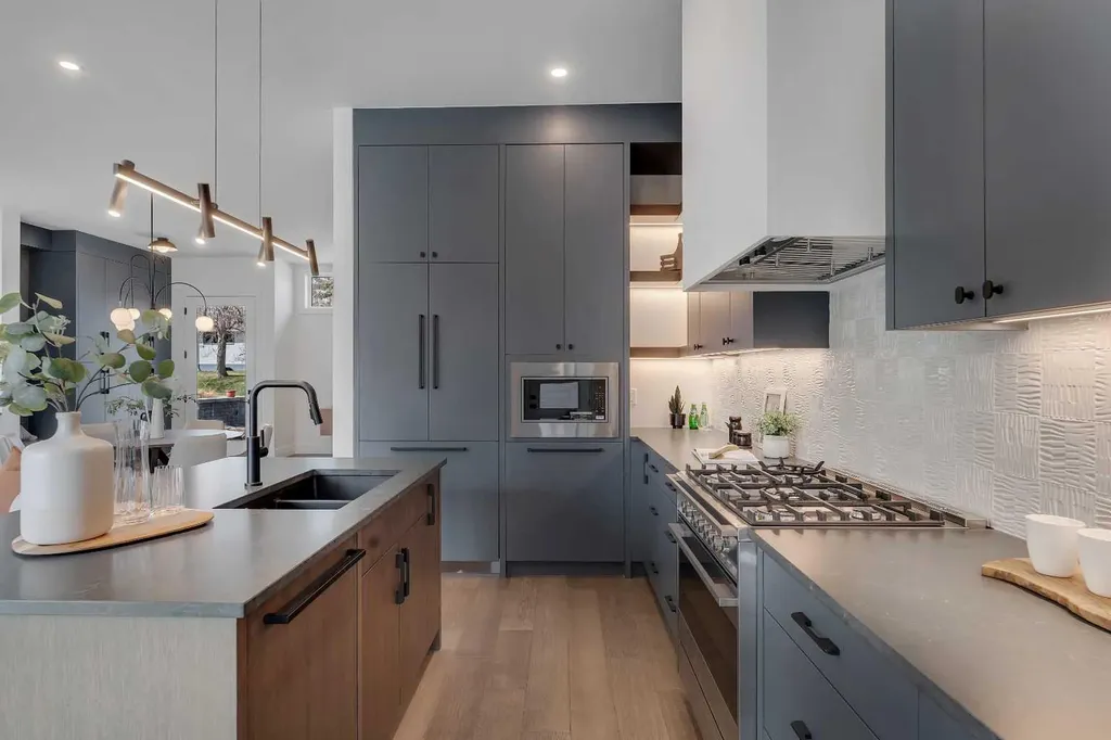 3919 23 Avenue SW Calgary AB T3E 0J9