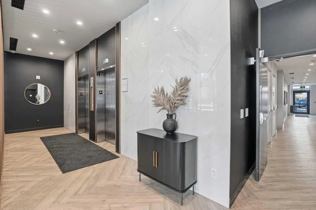 730 2 Avenue SW Calgary AB T2P 1R8